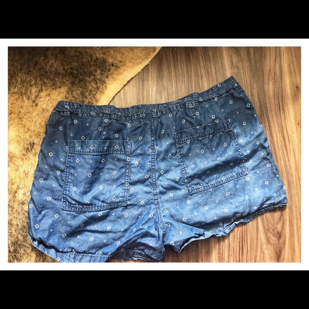 Gap Patterned Shorts - Picture 2 of 3